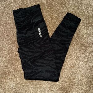 Gymshark Women Tiger Print Leggings - Black & Charcoal gray